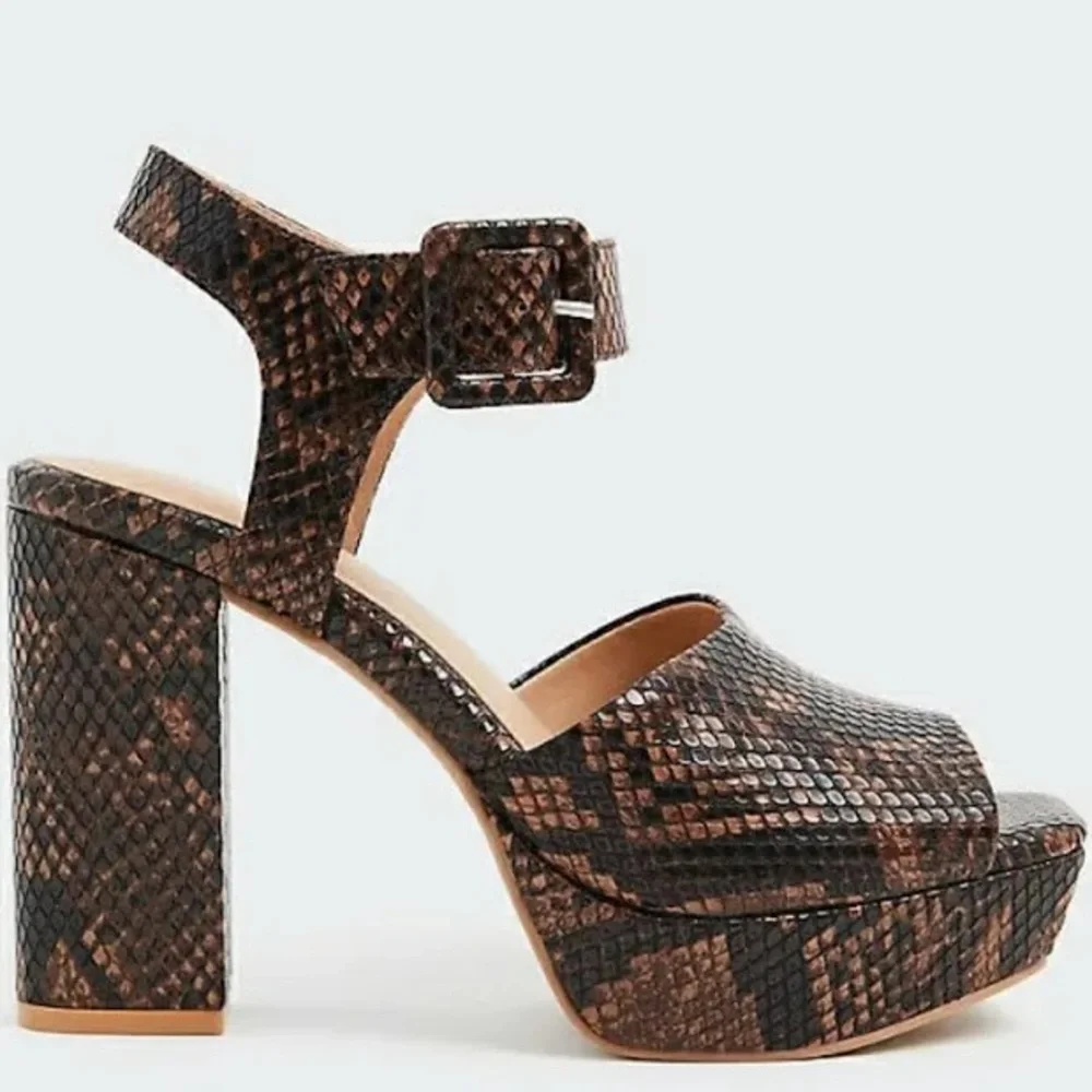 Torrid Snakeskin Print Platform Block Heel Sandal Size 9 - Picture 2 of 8